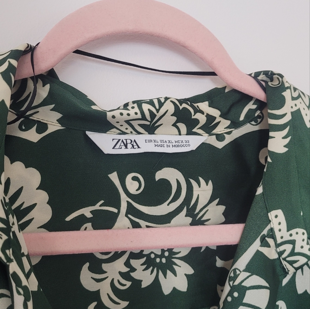 Green patterned button down - Picture 4 of 5